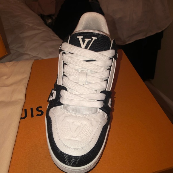 Lv sneakers size 6 1/2 for a man 8 1/2 for women - Picture 6 of 7